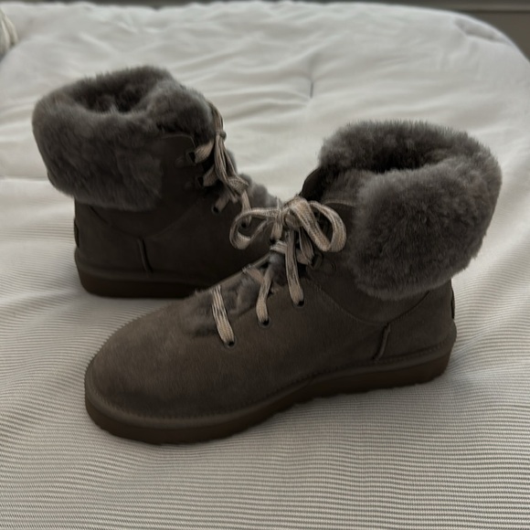 Authentic UGG Women’s Classic Mini Alpine Lace Boots - Picture 3 of 6